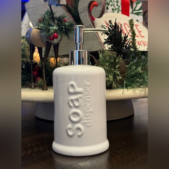 Farmhouse White Ceramic Soap Dispenser - Picture 3 of 6